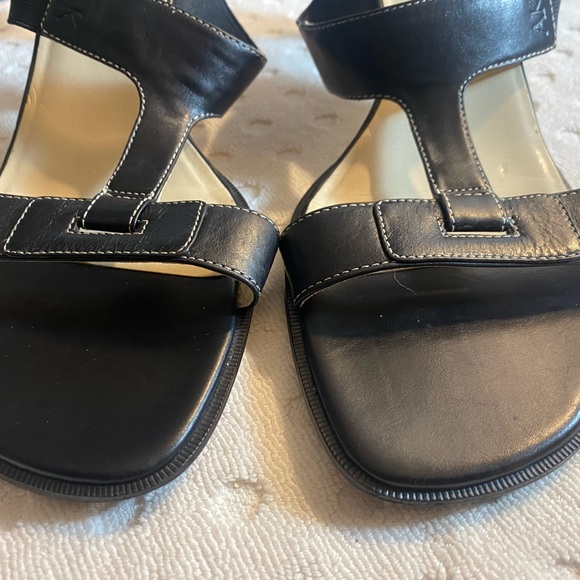 ANNE KLIEN Black T-Strap Mule - Picture 11 of 16